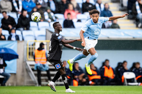 Halmstads Naeem Mohammed och Malmö FFs Joseph Ceesay