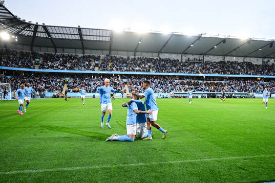Malmö FFs Pontus Jansson jublar med lagkamrater