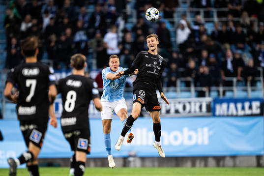 Malmö FFs Niklas Moisander och Halmstads Viktor Granath