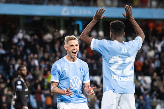 Malmö FFs Søren Rieks jublar med Taha Ali