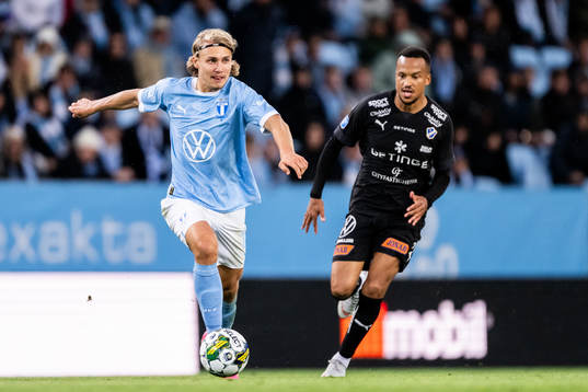 Malmö FFs Sebastian Nanasi och Halmstads Marcus Olsson