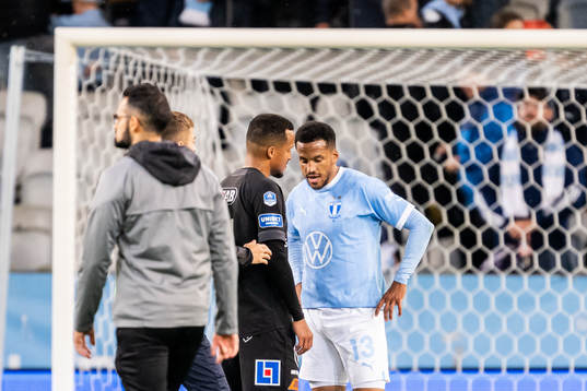 Halmstads Marcus Olsson i samtal med Malmö FFs Martin