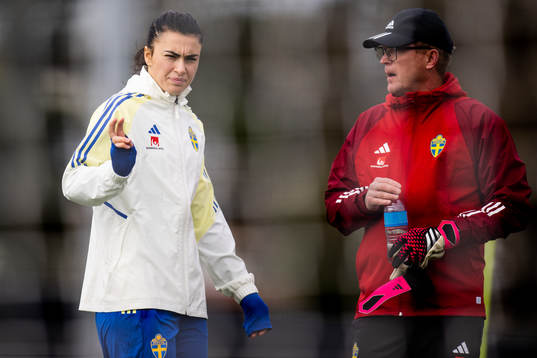 Goalkeeper Zecira Musovic and goalkeeper coach Leif