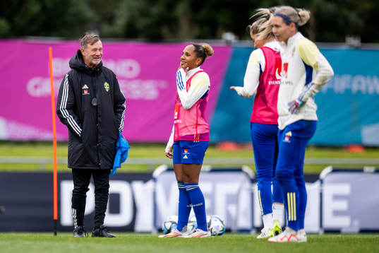 Head coach Peter Gerhardsson and Madelen Janogy of Sweden