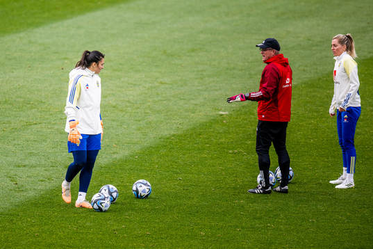 Goalkeeper Zecira Musovic, goalkeeper coach Leif Troedsson