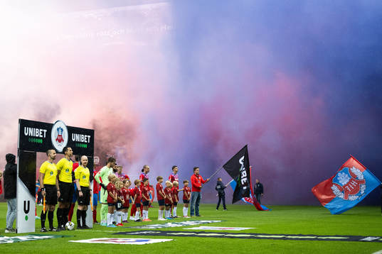 Helsingborgs spelare bland rök