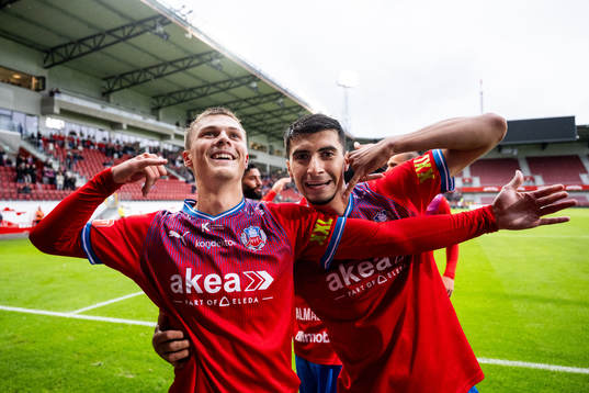 Helsingborgs Erik Ring jublar med Amar Muhsin jublar