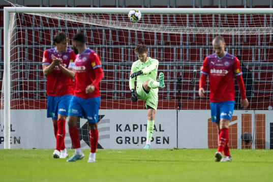 Helsingborgs målvakt Kalle Joelsson deppar