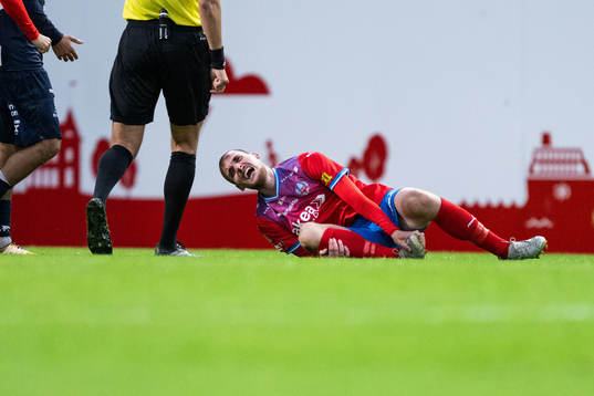 Helsingborgs Adam Hellborg har ont