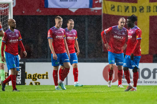 Helsingborgs Emil Hellman deppar med lagkamrater