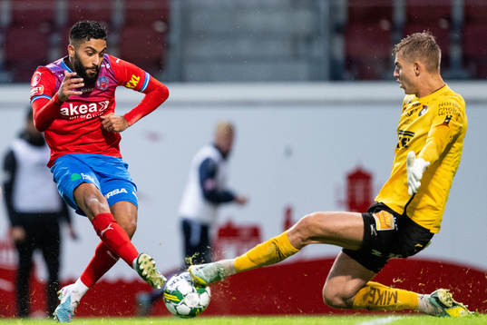 Helsingborgs Amin Al-Hamawi mot Örgrytes målvakt Mathias