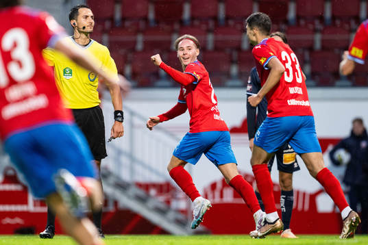 Helsingborgs Simon Bengtsson jublar