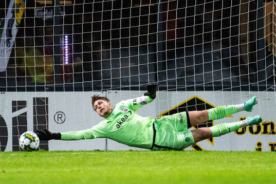 Helsingborgs målvakt Kalle Joelsson släpper in 2-3 av