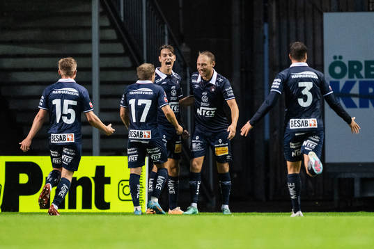 Örgrytes Villiam Dahlström och Daniel Paulson jublar
