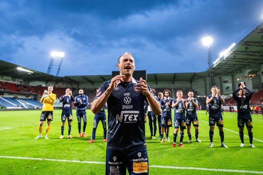 Örgrytes Villiam Dahlström jublar