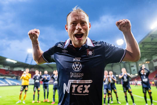 Örgrytes Villiam Dahlström jublar