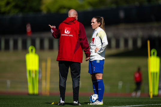 Assistant coach Magnus Wikman and Elin Rubensson of the