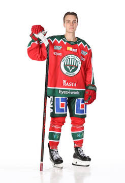 Frölundas Jere Innalaposerar för ett porträtt
