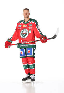 Frölundas Nicklas Lasuposerar för ett porträtt