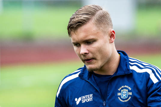 Ängelholms Vincent Sundberg värmer upp