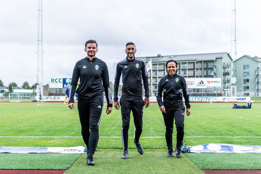 Assisterande domare Bendik Borgström, domare Mohamed