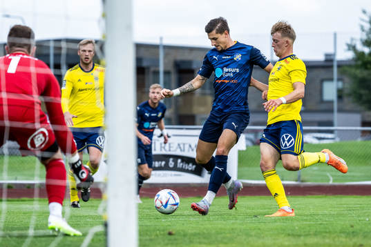 Eskilsminne IFs André Reinholdsson och Ängelholms Johan