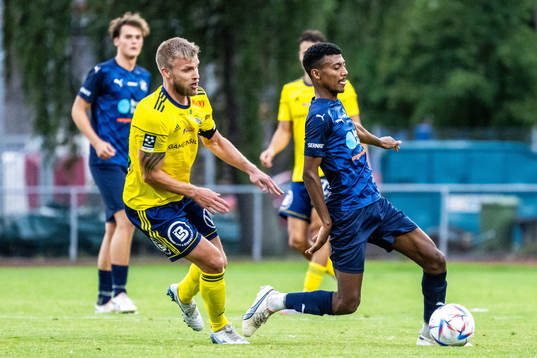 Ängelholms Robin Nilsson och Eskilsminne IFs Josef Getachew
