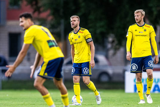Ängelholms Robin Nilsson reagerar