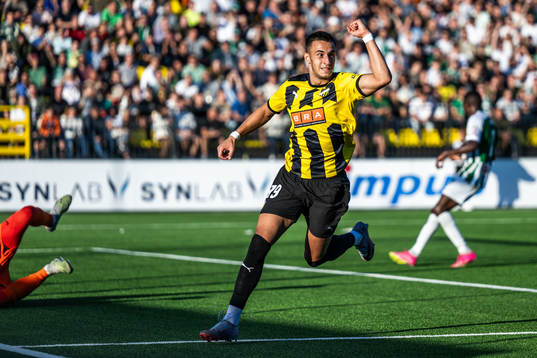 Srdjan Hrstic of Häcken celebrates