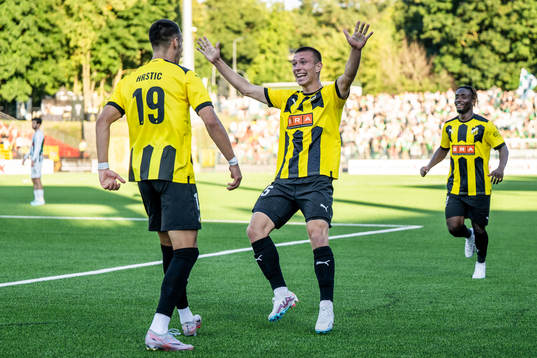 Srdjan Hrstic of Häcken celebrates with Kristoffer Lund