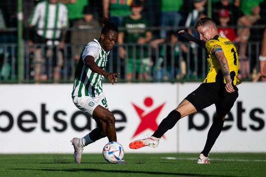 Mathias Oyewusi of Zalgiris Vilnius and Samuel Gustafson of