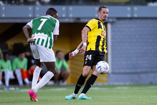 Joel Bopesu of Zalgiris Vilnius and Amor Layouni of Häcken