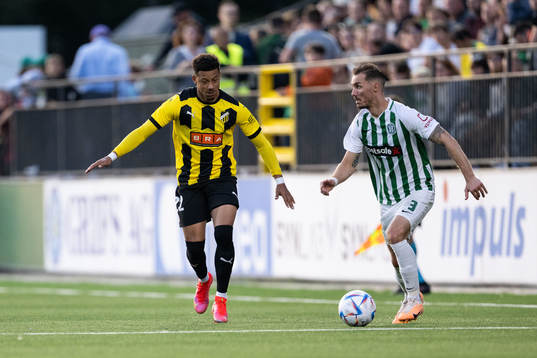 Tobias Sana of Häcken and Mario Pavelic of Zalgiris Vilnius
