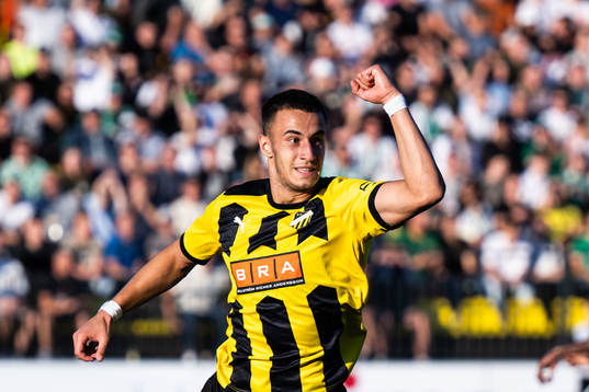 Srdjan Hrstic of Häcken celebrates