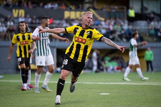 Mikkel Rygaard Jensen of Häcken celebrates