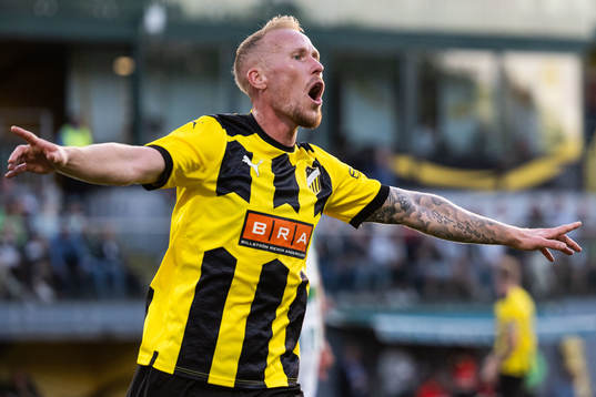 Mikkel Rygaard Jensen of Häcken celebrates