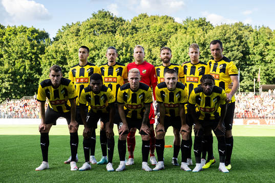 Srdjan Hrstic, Amor Layouni, goalkeeper Peter Abrahamsson,