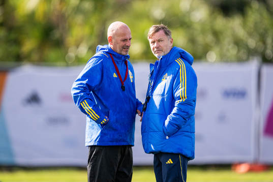 Assistant coach Magnus Wikman and head coach Peter