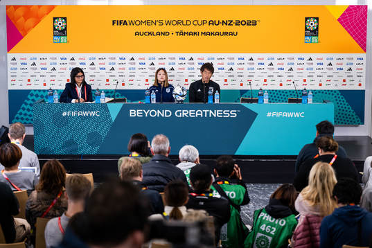 Fuka Nagano and head coach Ikeda Futoshi of the Japanese