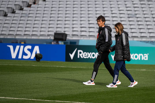 Head coach Ikeda Futoshi and Fuka Nagano of the Japanese