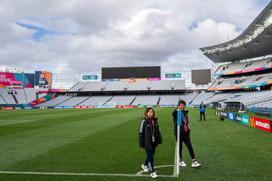 Fuka Nagano and head coach Ikeda Futoshi of the Japanese
