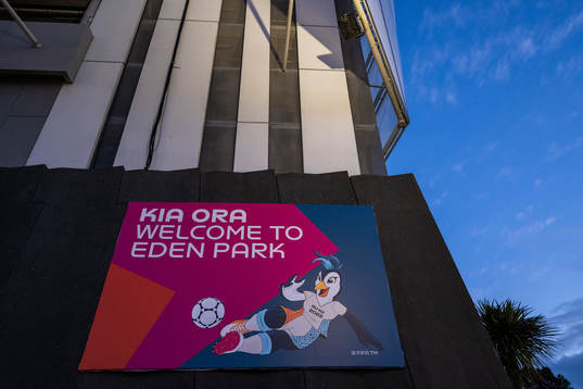 A sign that welcomes you to Eden Park