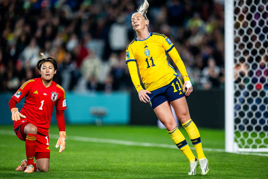 Goalkeeper Ayaka Yamashita of Japan and Stina Blackstenius