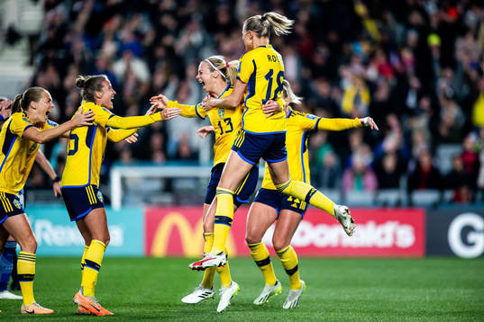 Amanda Ilestedt of Sweden celebrates with team
