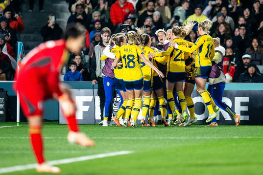 Players of Sweden celebrates