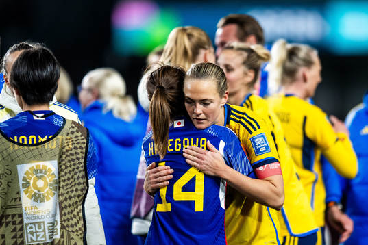 Yui Hasegawa of Japan and Magdalena Eriksson of Sweden