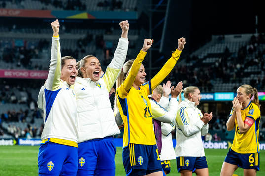 Players of Sweden celebrates
