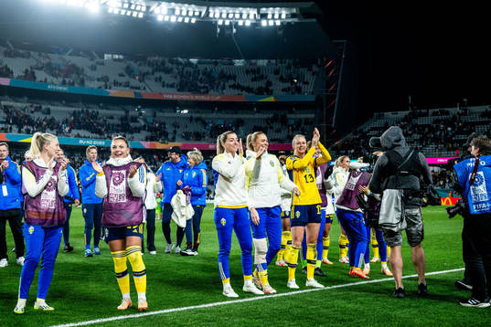 Players of Sweden celebrates
