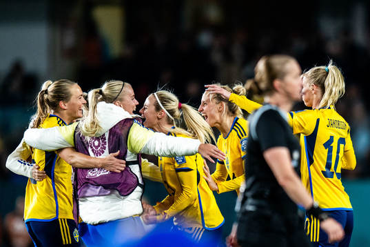 Players of Sweden celebrates