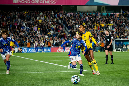 Yui Hasegawa of Japan and Madelen Janogy of Sweden